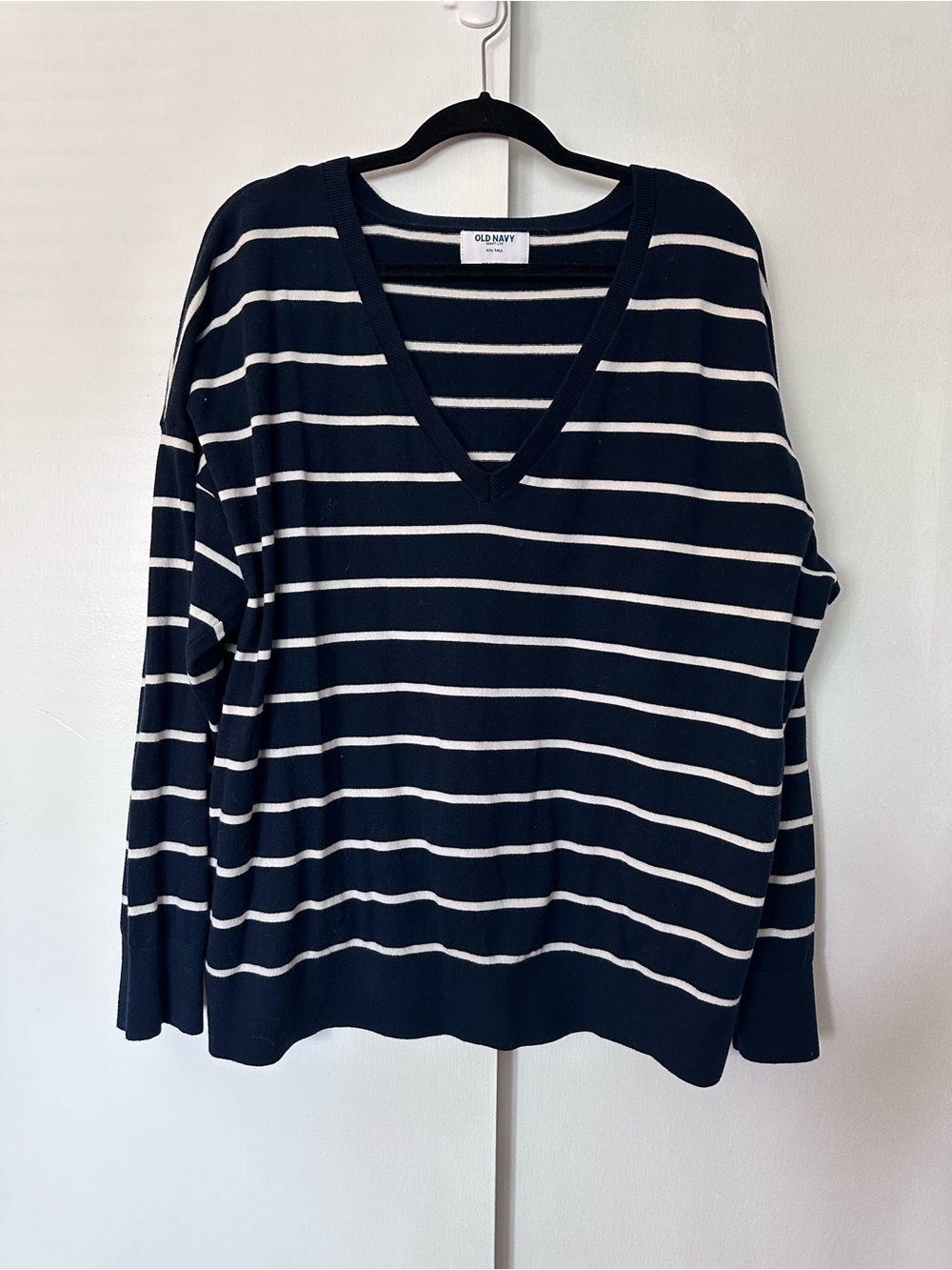 Old Navy Navy and White Striped V-Neck Sweater size xxl EUC
